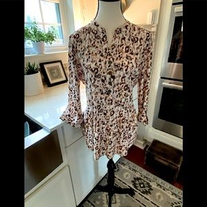 NWO tags New Directions tunic. Size Medium. 19 in”pit to pit, 28”in length